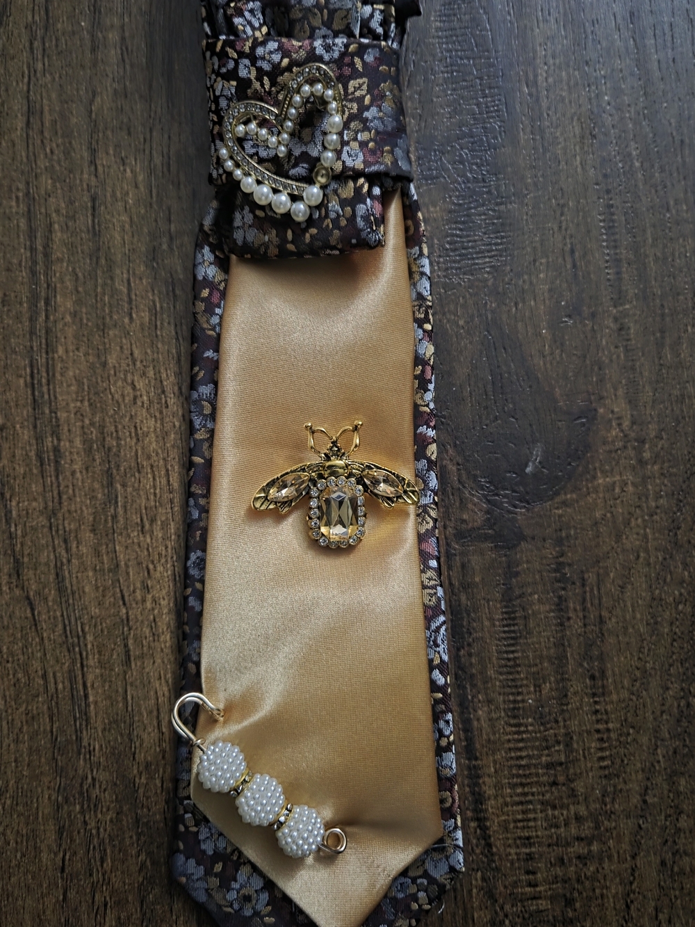 Gold Satin Bee Tie Clip and Pearl Accent Set - Women Accessories